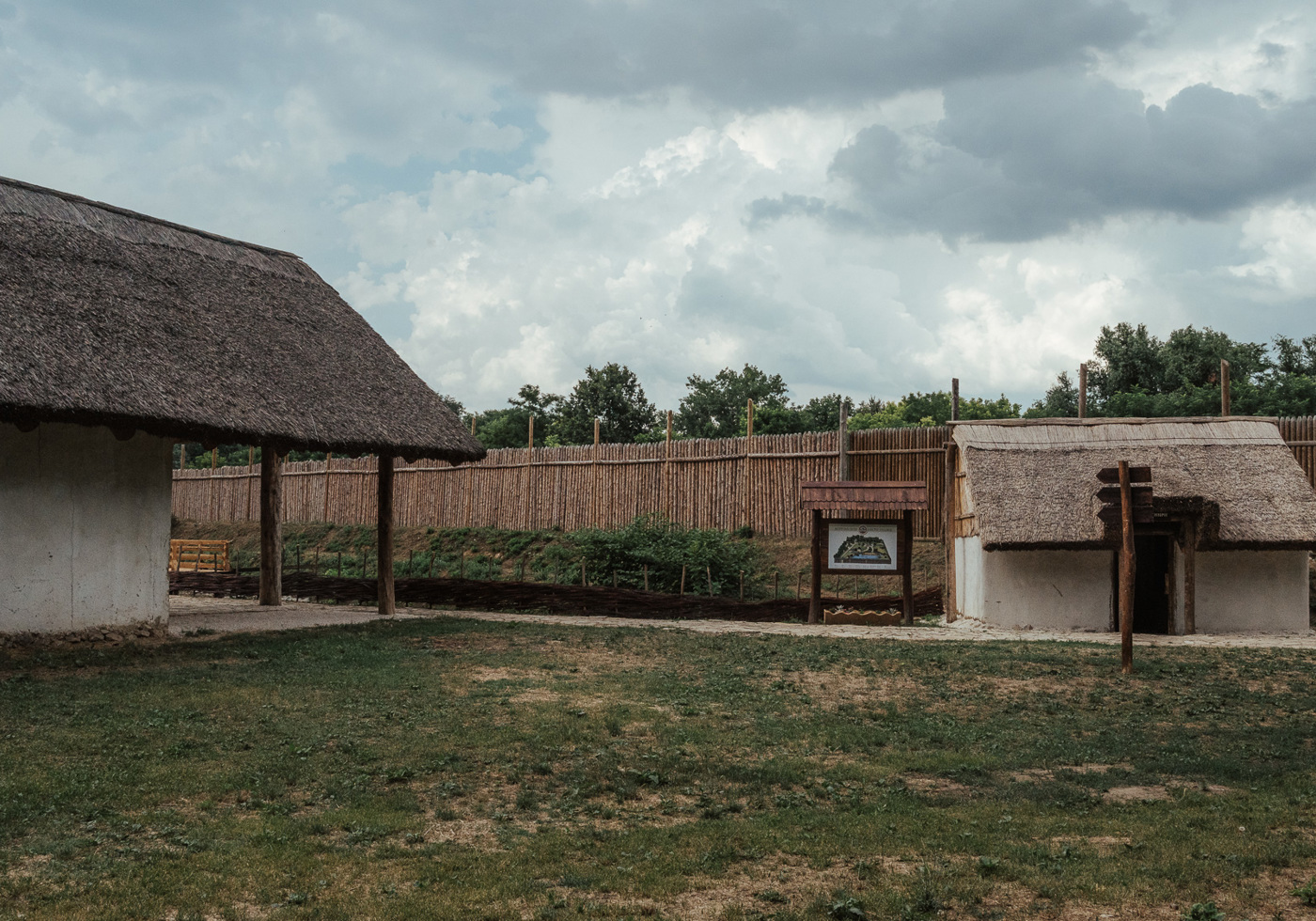 Postkarte: Keltsko Selo: Ein keltisches Dorf in Syrmien · Serbien