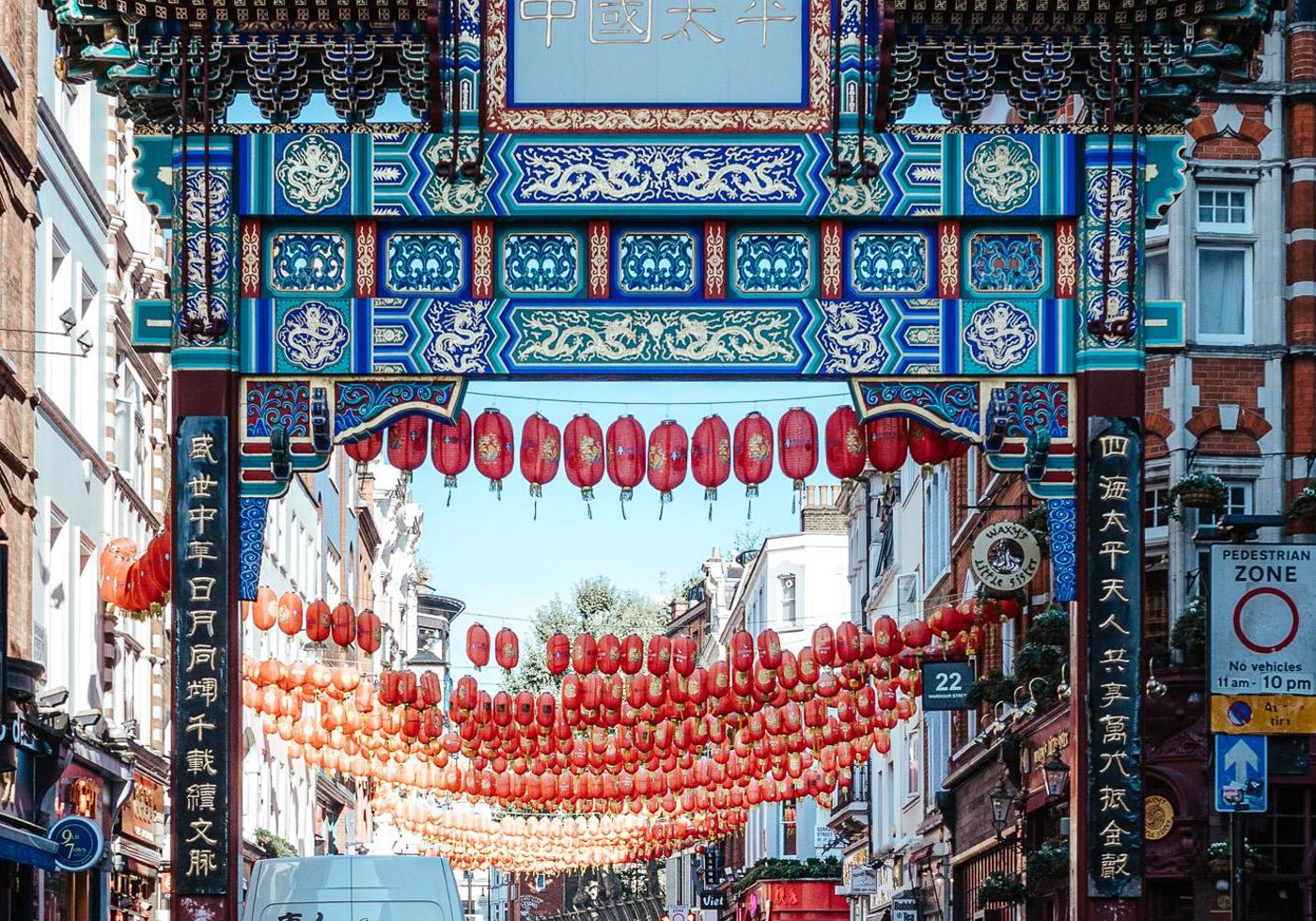 Postkarte: London – dichtes Leben in Chinatown · England