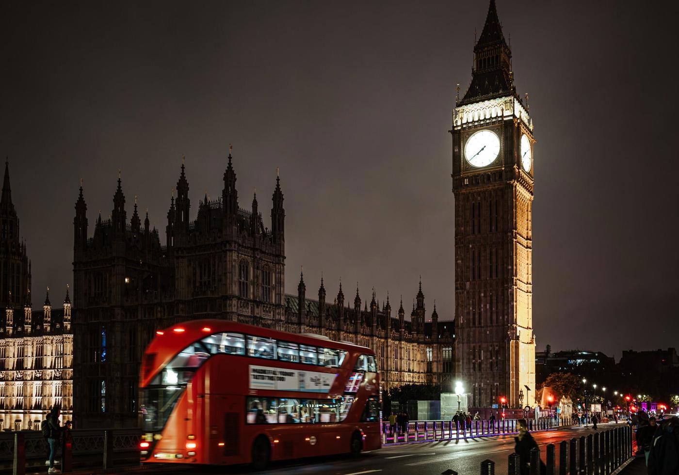 Postkarte: London – Big Ben und die Ruhe im Trubel · England
