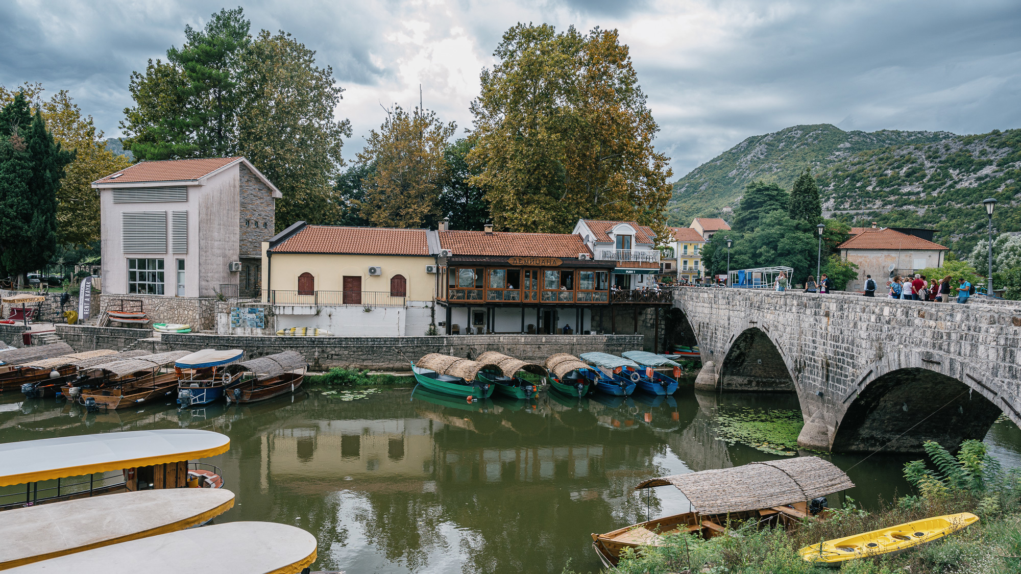Virpazar und der See, der den Ort prägt